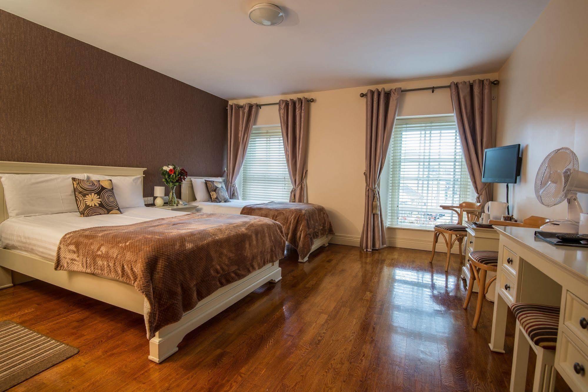 Muskerry Arms Bar And B&B Blarney Ngoại thất bức ảnh